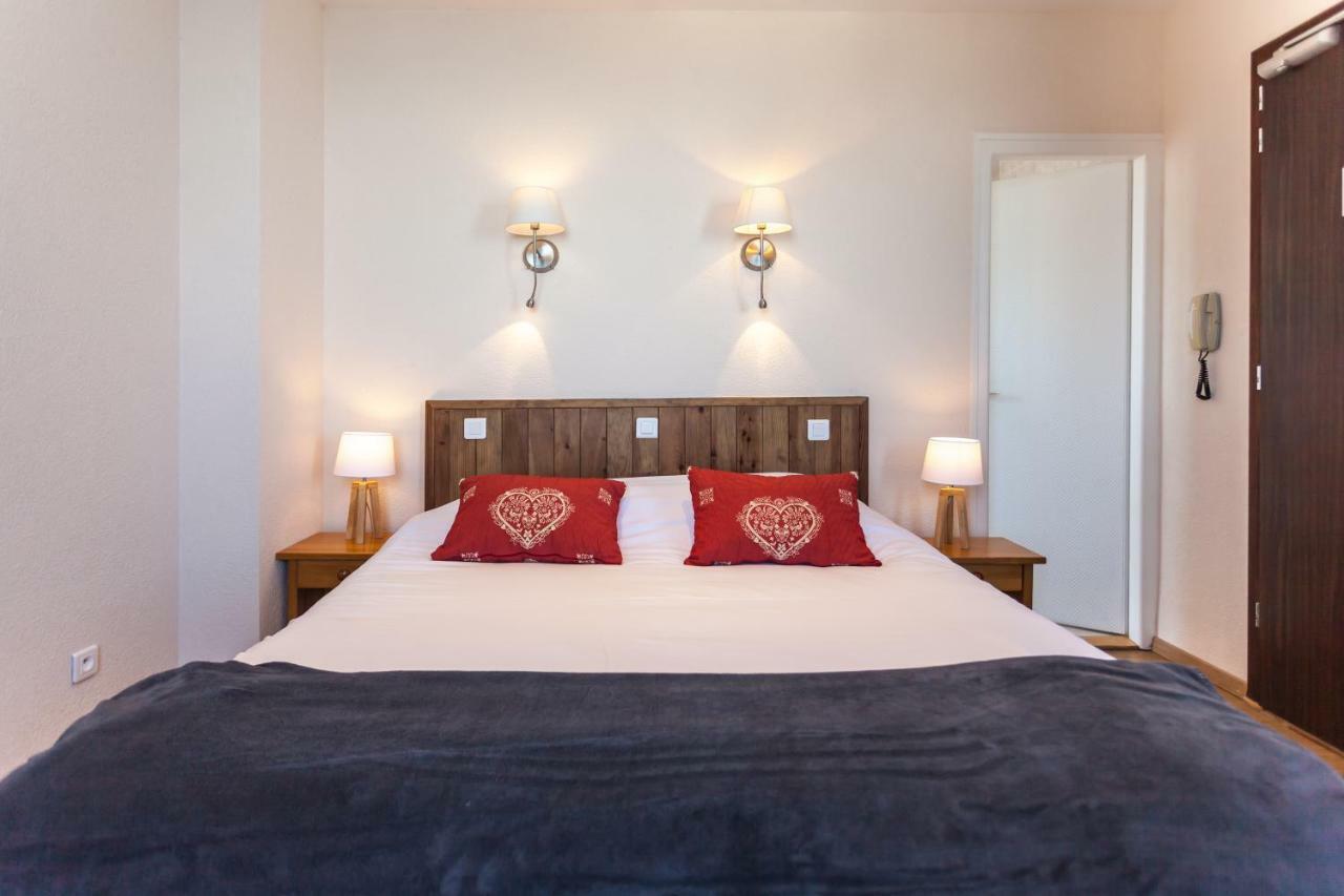 Hotel De La 3*